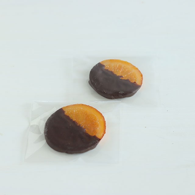 メイン画像:1枚目:【夏を楽しむチョコレート：冷やして味わう】オレンジ トランシュ ショコラ［プチ］ 2枚入