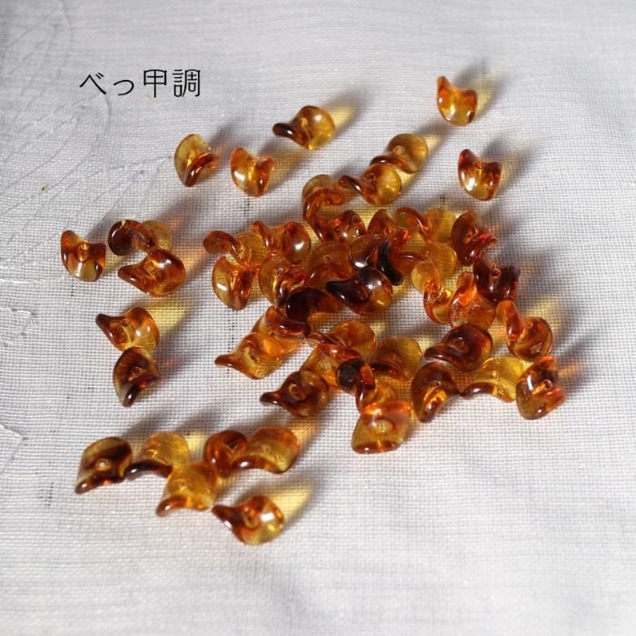 ジャパンヴィンテージガラスは昭和レトロ感たっぷりの貴重なガラスです。