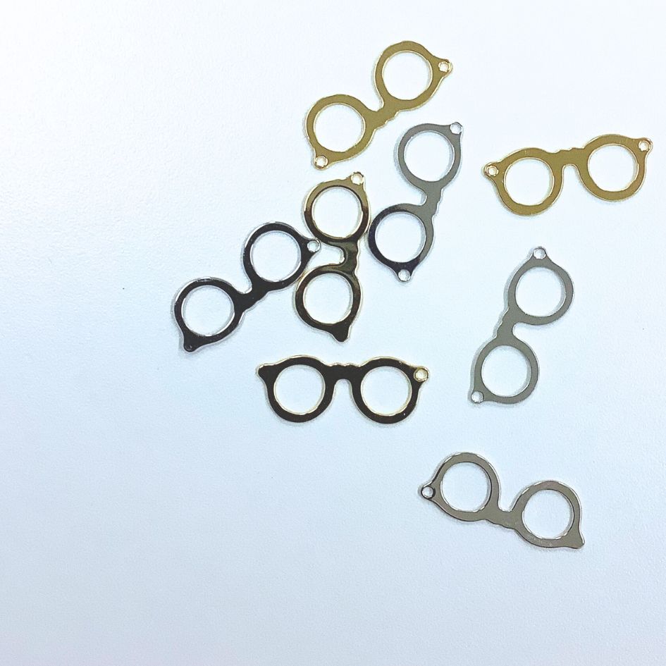 真鍮 エッチング パーツ メガネ 一つ穴 21×8mm（1ヶ） ビーズショップ j4