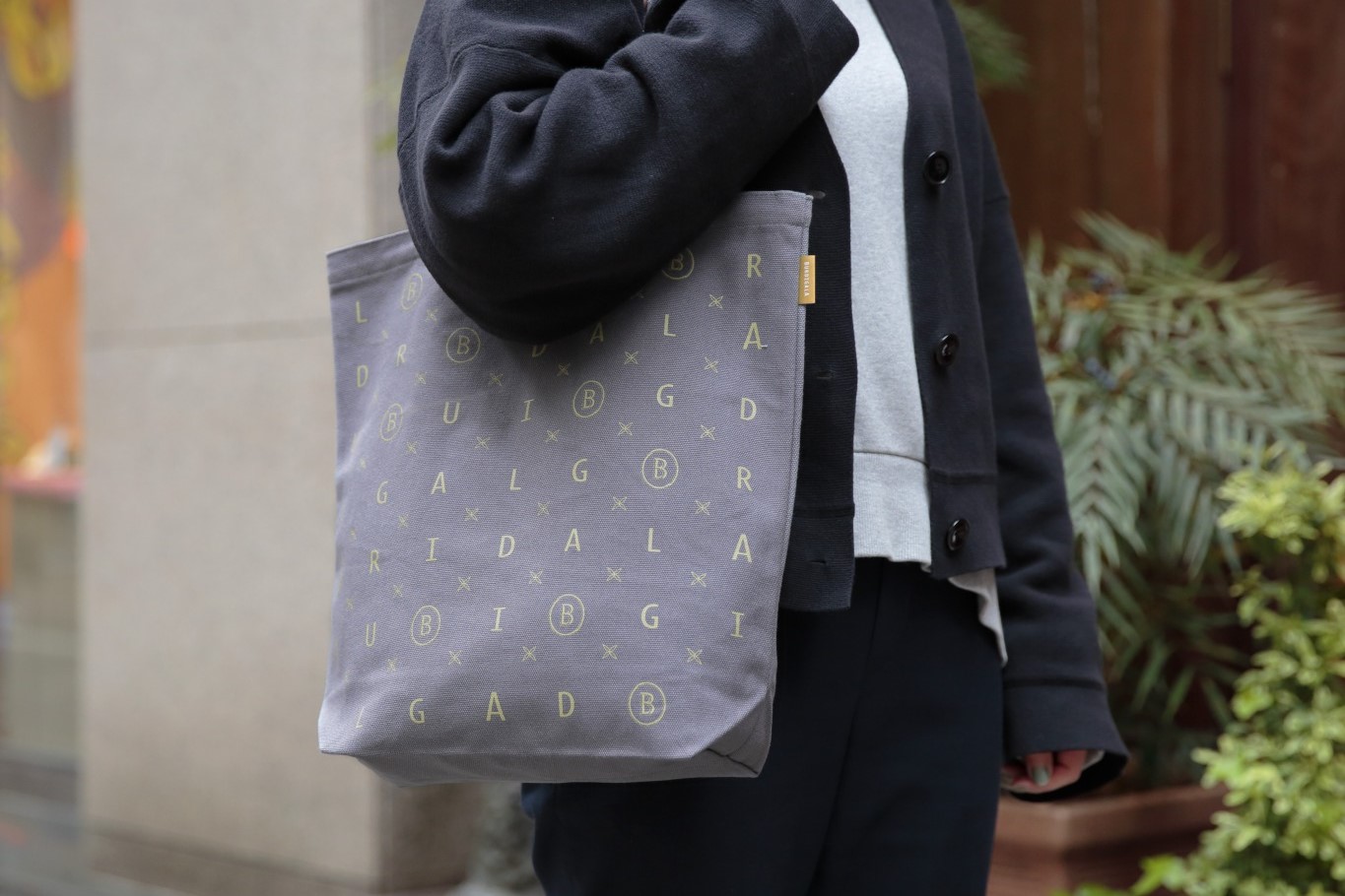 ブルディガラトート モノグラムグレー Ｍサイズ t-005