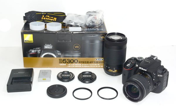 人気満点 NIKON d5300 ボディ レンズ、箱付き。 デジタルカメラ