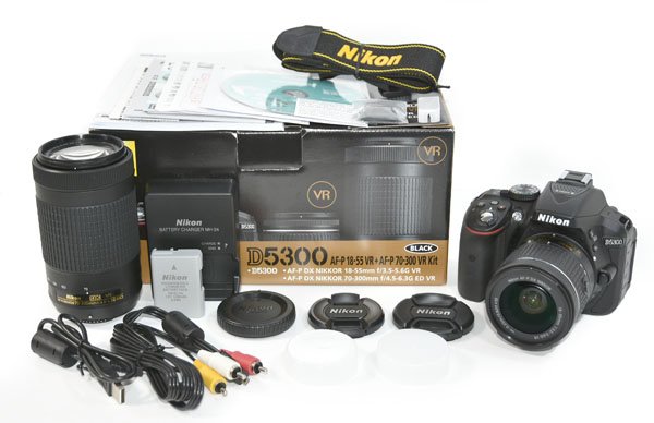 【美品】Nikon D5300 ボディ バッテリー付 ショット数62305回 美品】Nikon D5300 ボディ バッテリー付 ショット数62305回