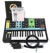 MOOG �⡼�� GRANDMOTHER ���ʥ������󥻥�������