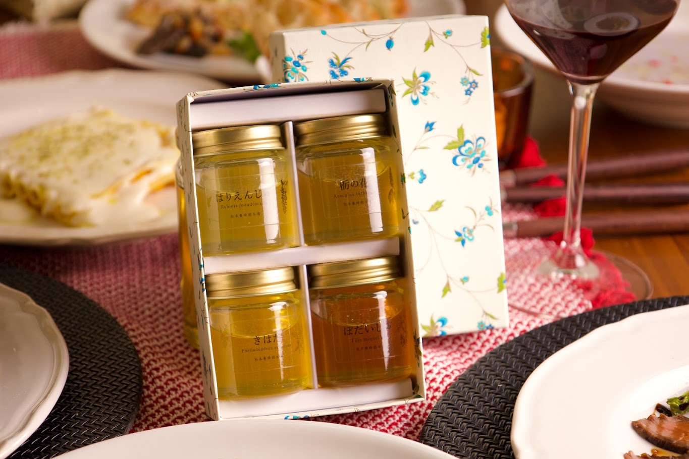 プチハニーセット（はりえんじゅ、栃の花、きはだ、ぼだいじゅ）（イタリア製紙箱）
