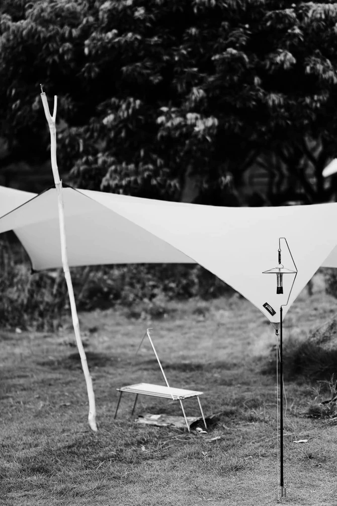 SHU WORKS ULTRA LIGHT PORTABLE CAMPING LIGHT STAND
