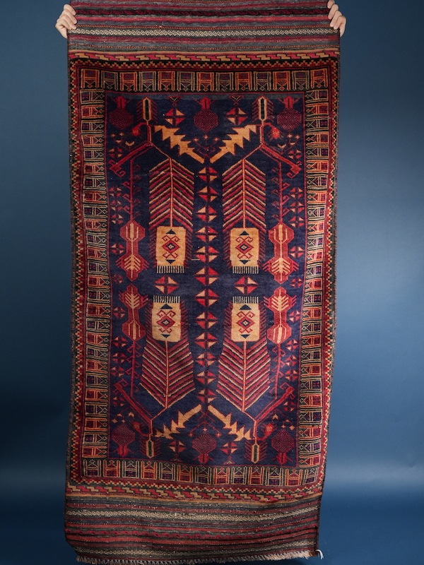 専用です。美品♪　漆黒のバルーチラグ　アフガニスタン　ビンテージ アフガニスタン ヴィンテージラグ オールド手織り絨毯