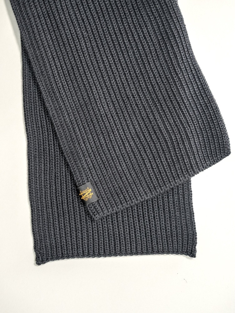 SOLID WOOL MUFFLER