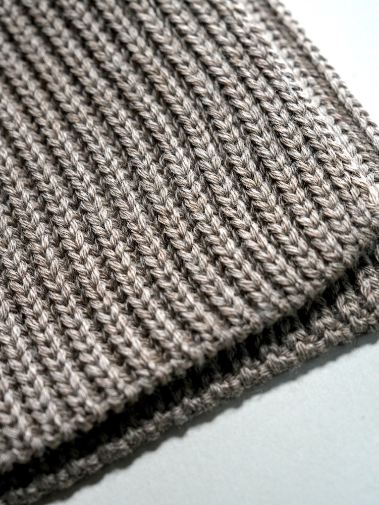 SOLID WOOL MUFFLER