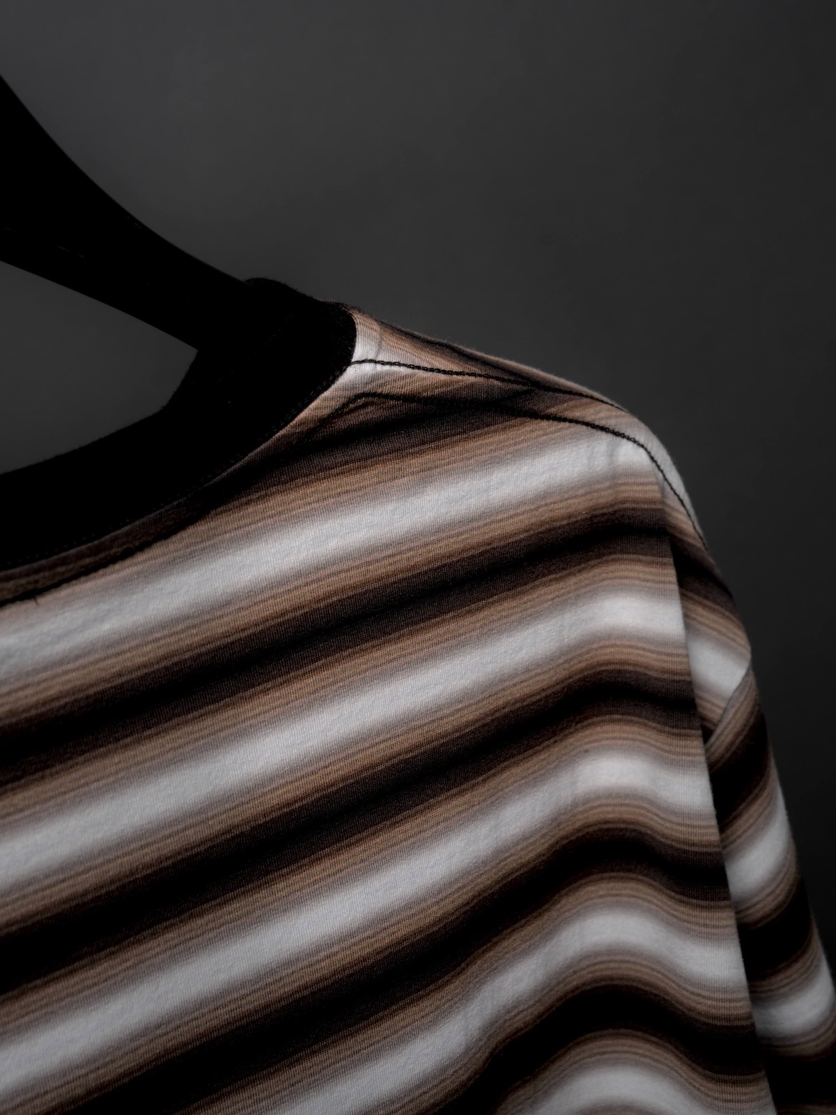 GRADATION CREW NECK LONG SLEEVE T-SHIRT