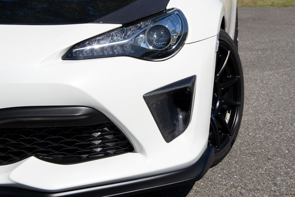 希少？86 ZN6 後期用　チャージスピード　ブレーキダクト　左右セット チャージスピード 86 ZN6 後期 ブレーキダクト カーボン製