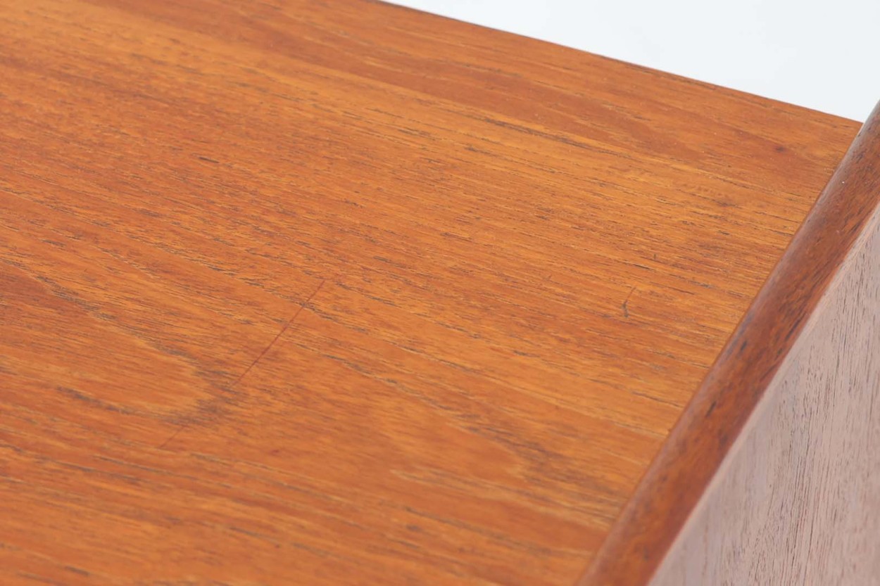 デンマーク製 チェスト4段 チーク オーク材 北欧家具ビンテージ Dk 北欧インテリア雑貨と家具の通販サイト Chloros クロロス デンマーク製 チェスト4段 チーク オーク材 北欧家具ビンテージ Dk 北欧インテリア雑貨と家具の通販サイト Chloros クロロス