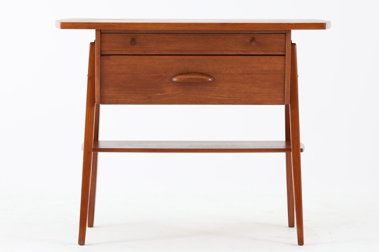 デンマーク製 サイドテーブル 引出付 チーク材 北欧家具ビンテージ Dk 北欧インテリア雑貨と家具の通販サイト Chloros クロロス