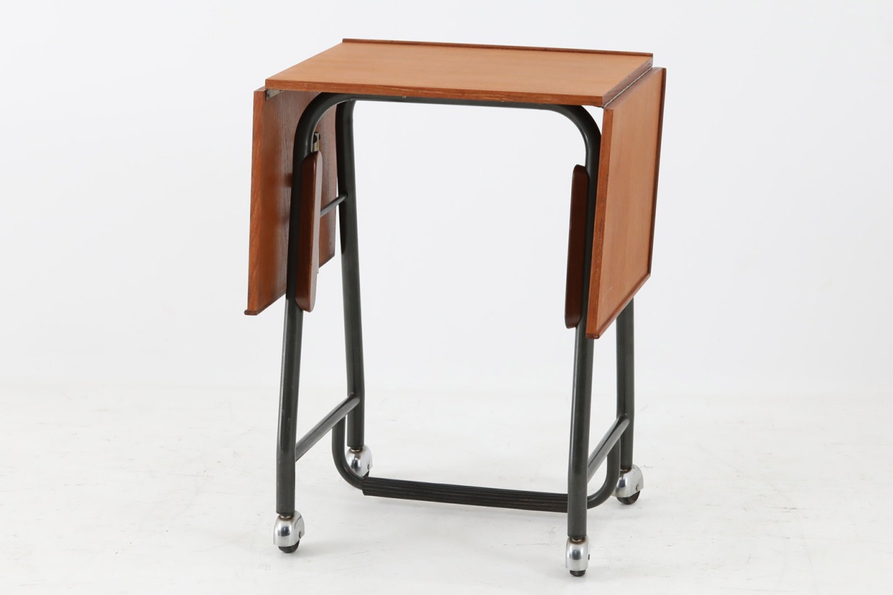 デンマーク製 サイドテーブル ラップトップテーブル キャスター付 チーク材 北欧家具ビンテージ Dk 北欧インテリア雑貨と家具の通販サイト Chloros クロロス