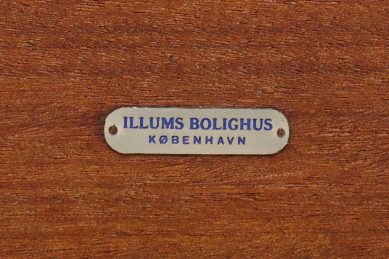 Illums Bolighus(イルムス・ボリフス) ローズウッド材 センターテーブル 幅130cm デンマーク製 北欧ビンテージ家具/DK9502 - 北欧インテリア雑貨と家具の通販サイト | CHLOROS (クロロス) Illums Bolighus(イルムス・ボリフス) ローズウッド材 センターテーブル 幅130cm デンマーク製 北欧ビンテージ家具/DK9502 - 北欧インテリア雑貨と家具の通販サイト | CHLOROS (クロロス)