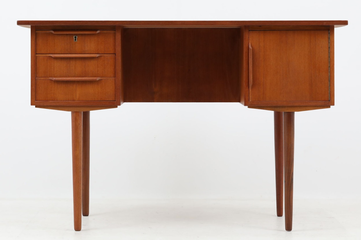 デンマーク製 両袖デスク/机 扉付き チーク材 北欧家具ビンテージ
