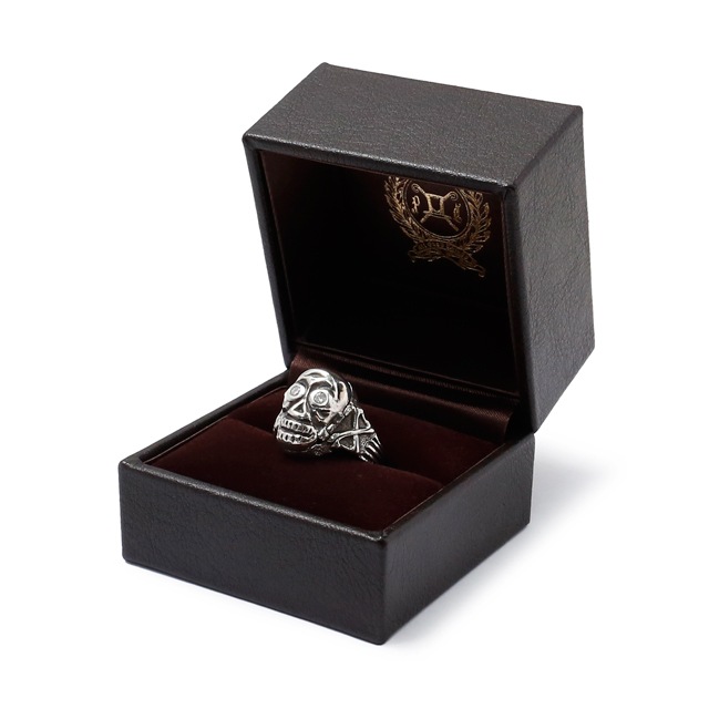 PEANUTS & CO. SKULL POISON RING -ZIRCONIA- (WHITE)