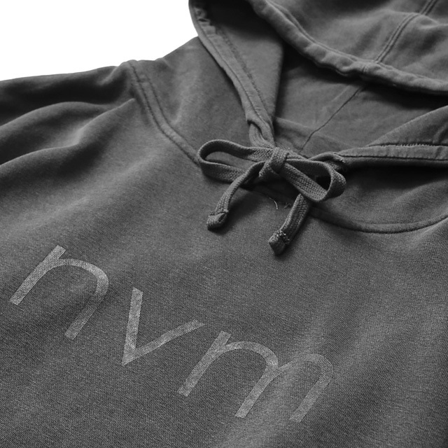 NVM LOGO PARKA (CHARCOAL) [NVM18A-SW01]