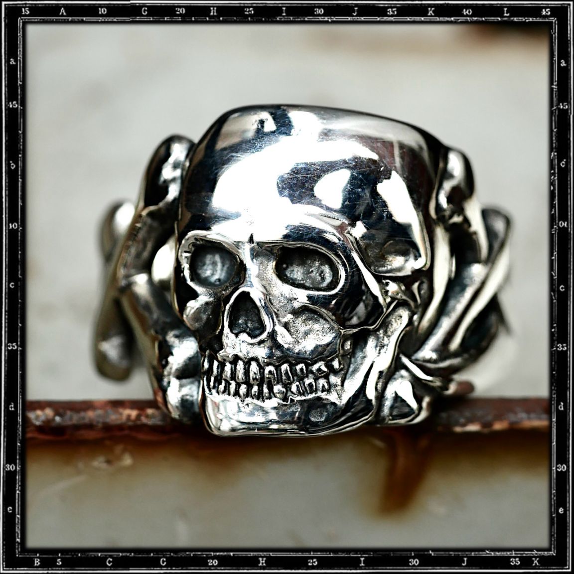 FLAT SKULL & CROSSBONES RING