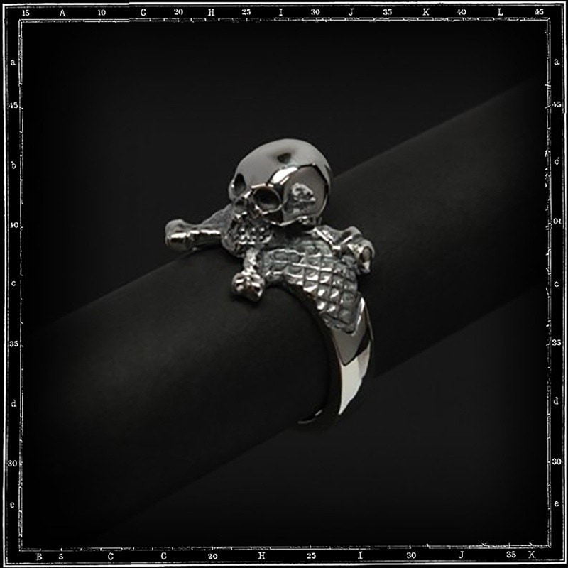 クレイジーピッグ　3Dスカル＆クロスボーンリング 3D SKULL & CROSSBONES RING - SMALL | クレイジーピッグ公式