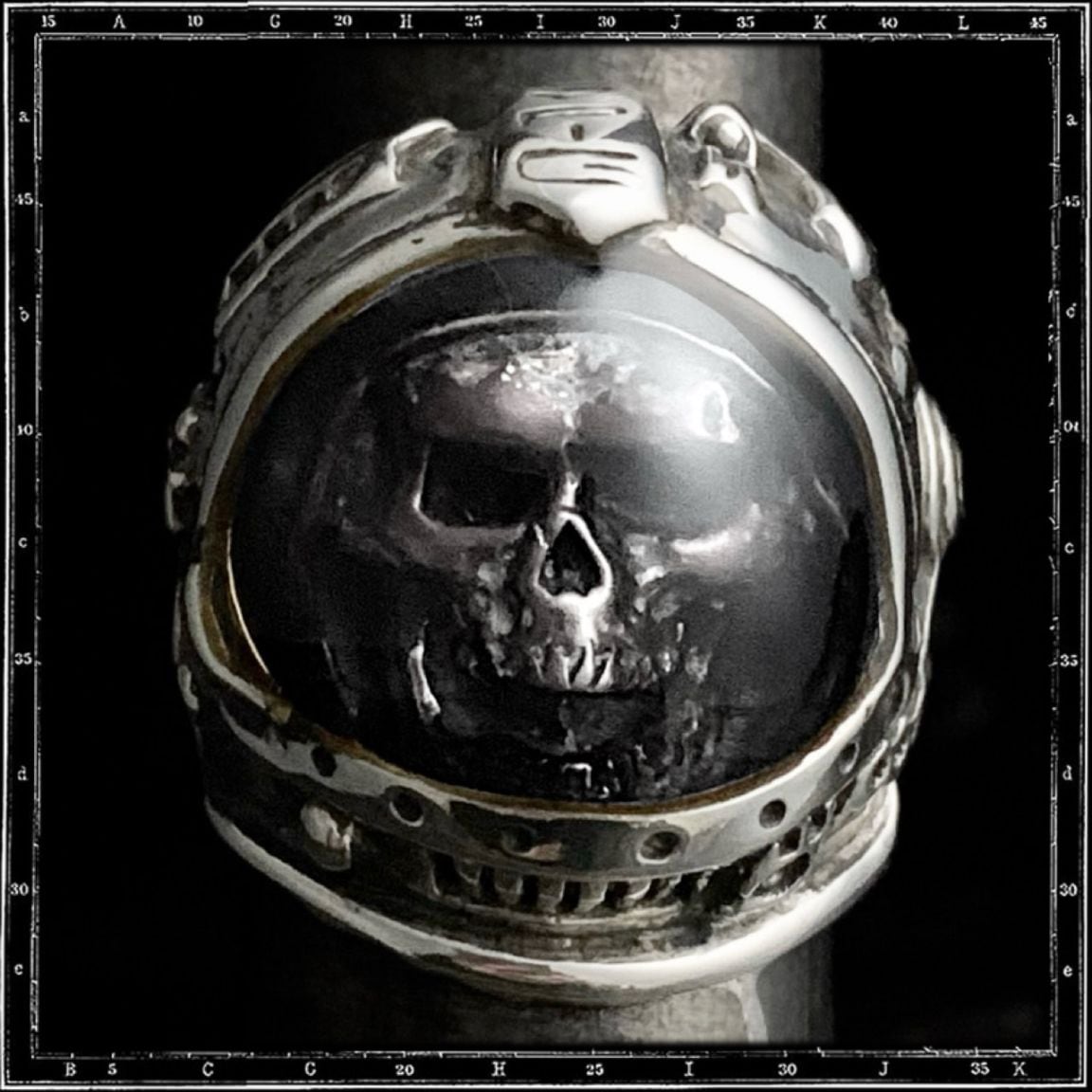 MAJOR TOM SKULL RING