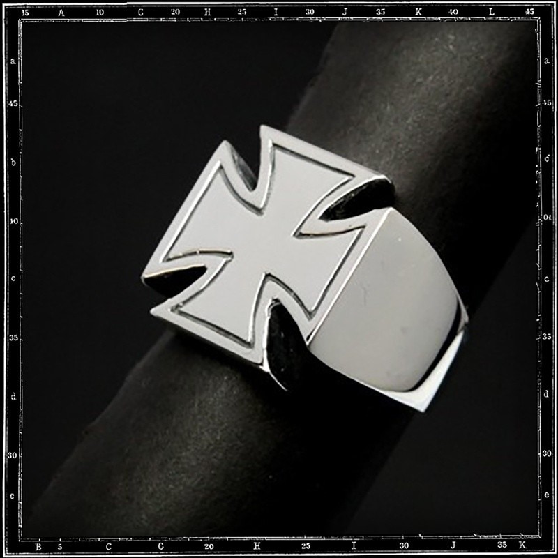 MALTESE CROSS RING - ENGRAVED