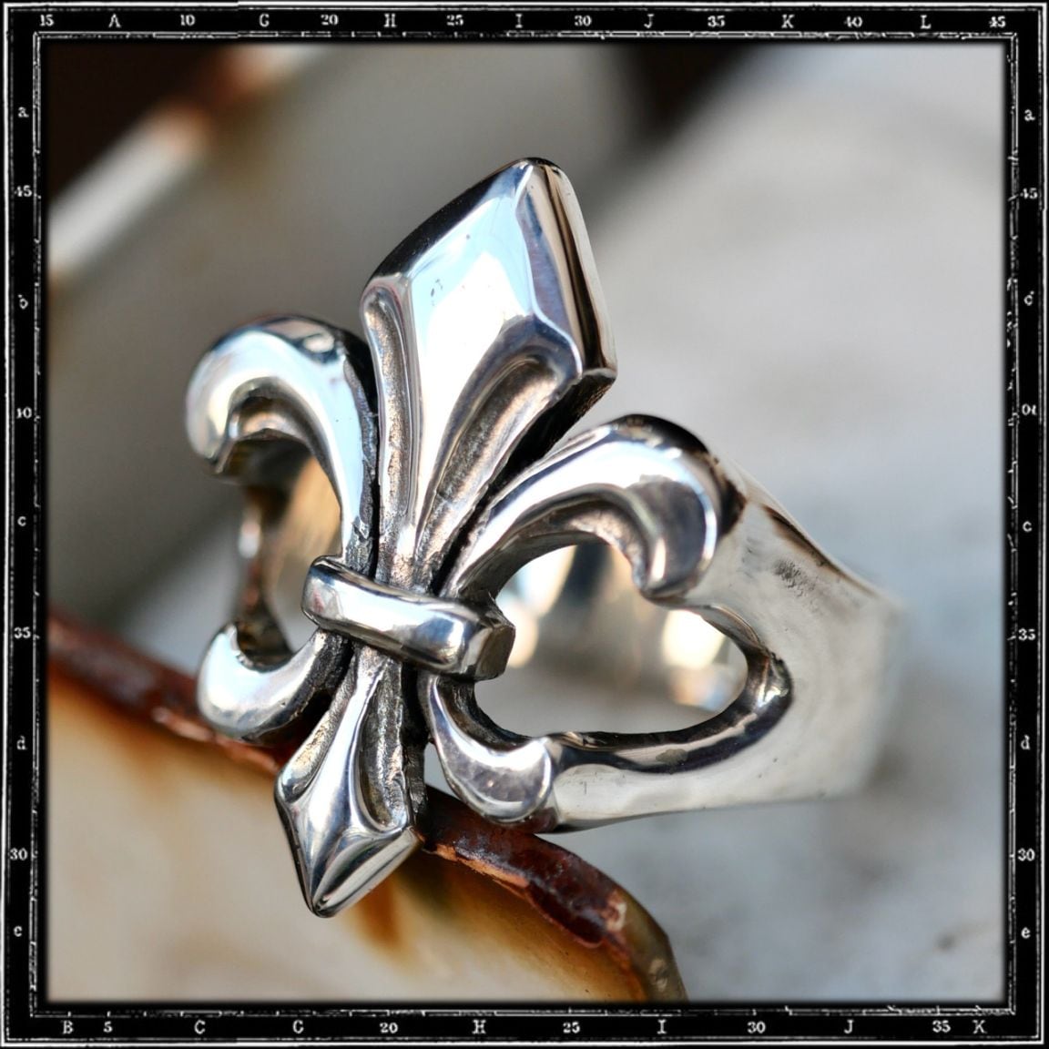 FLEUR DE LYS RING - FLAT TOP