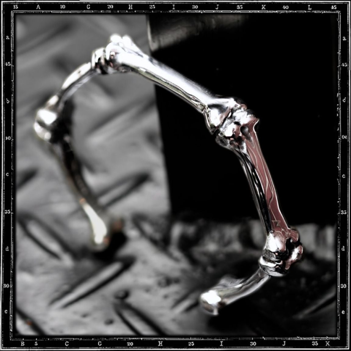 BONES BANGLE BRACELET | クレイジーピッグ公式オンラインストア