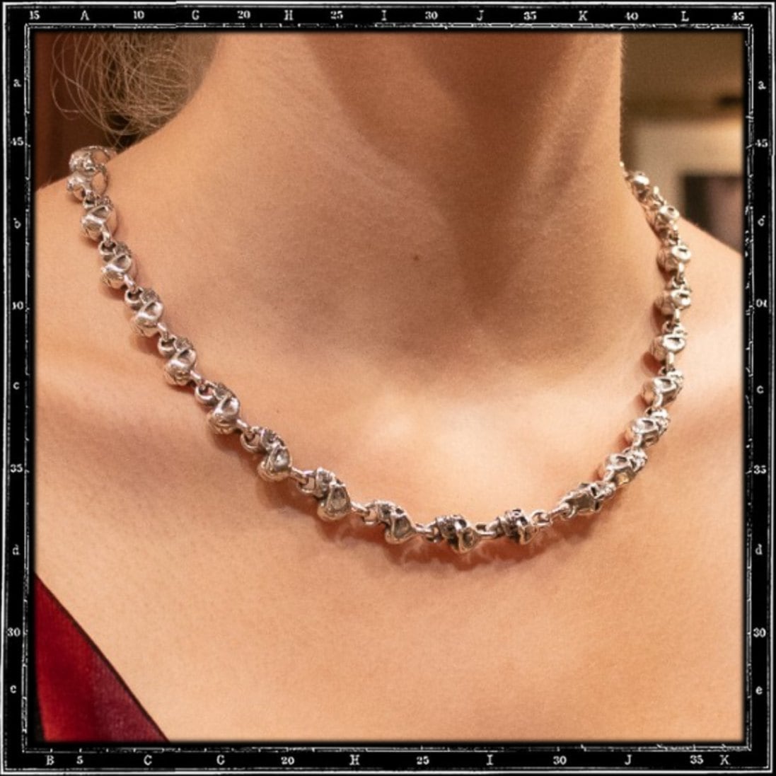 MEDIUM SKULL LINK NECKLACE WITH SKULLS T-BAR