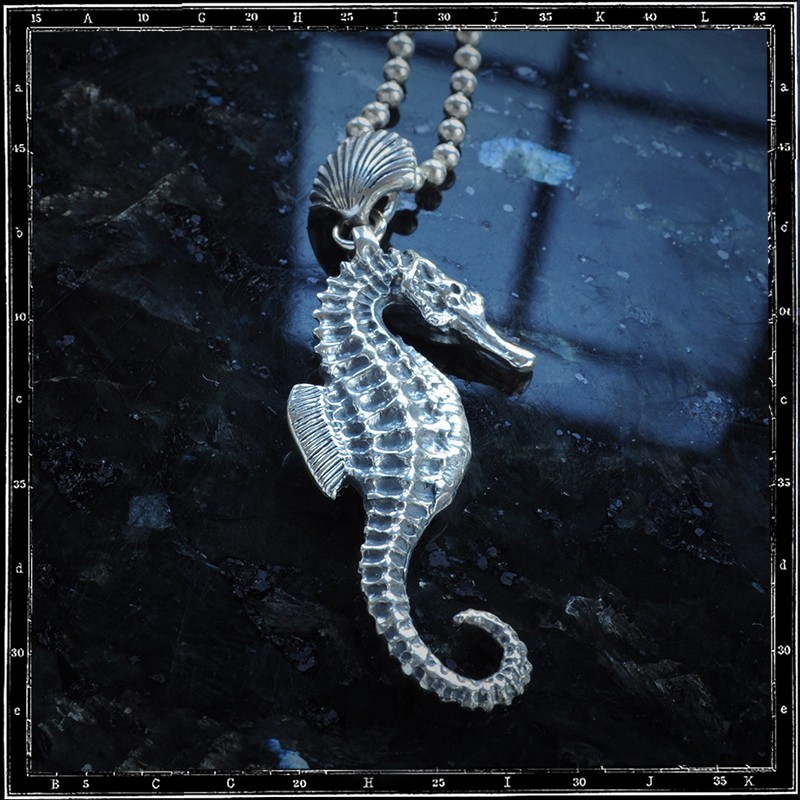 SEAHORSE PENDANT