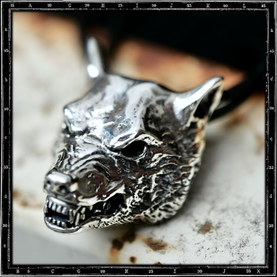 WOLF PENDANT