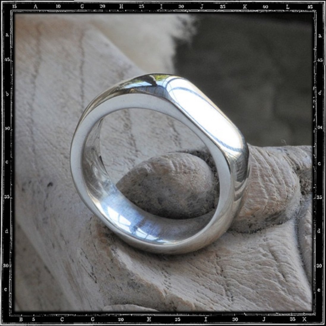 FLAT SIDED PLAIN BAND RING - LARGE #208 / JP26 ONLY
