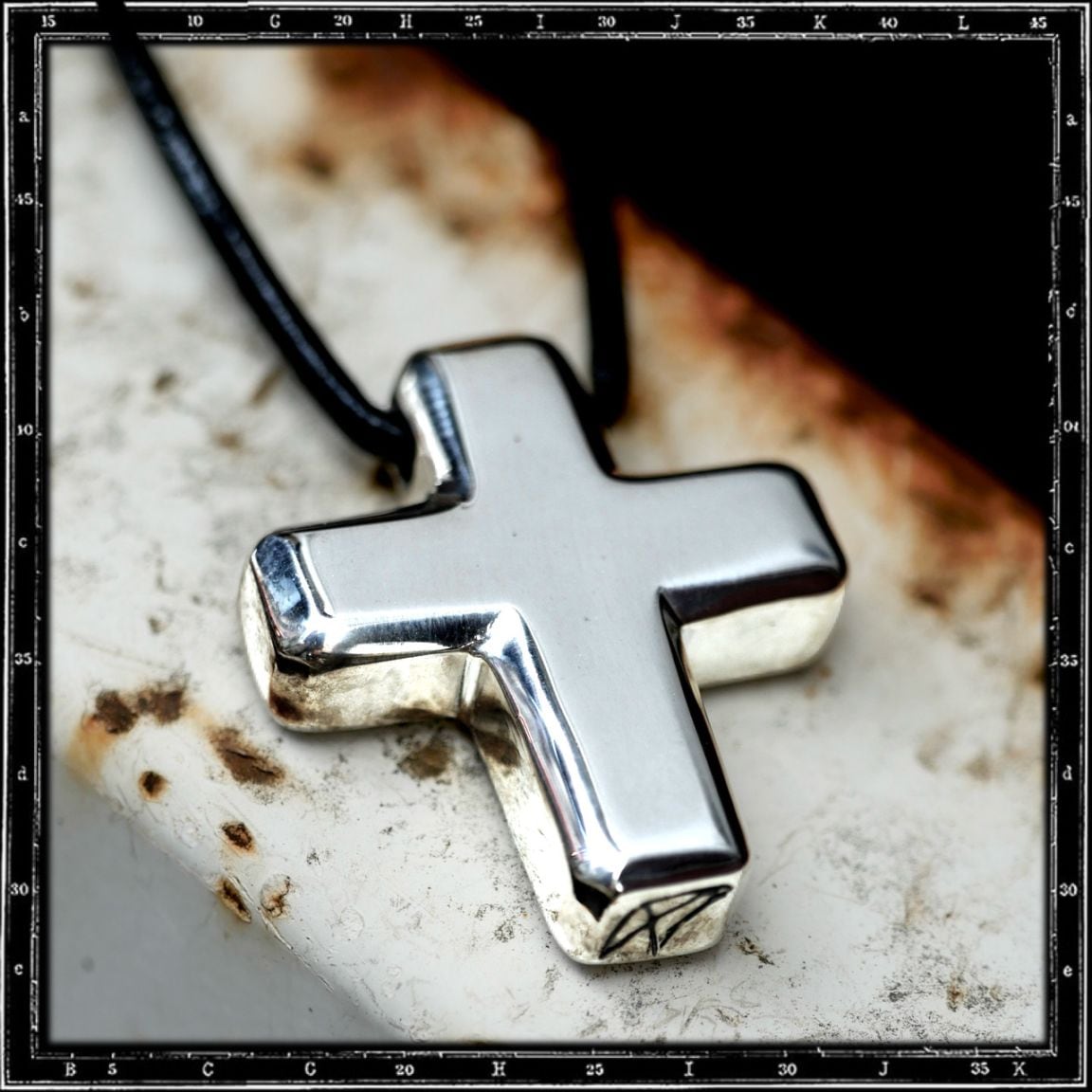 CHUNKY ＣROSS PENDANT - LARGE