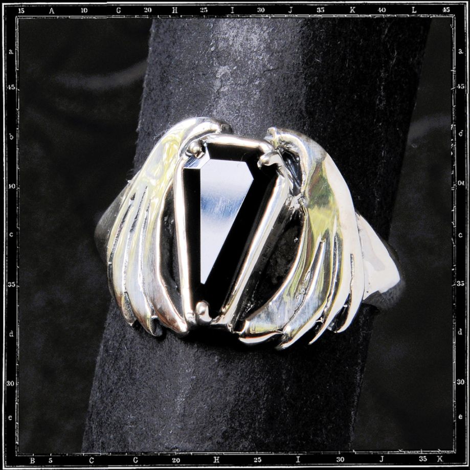 ケージ・アクセサリー Lu 330円（税込）～アクセサリーブランド「LUNA EARTH」が