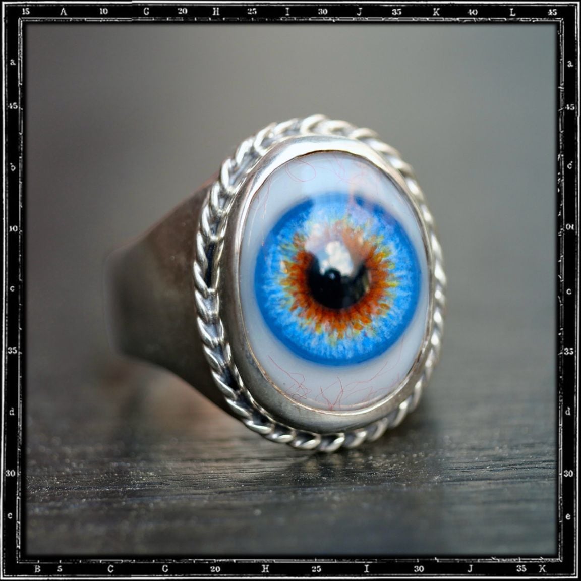 PLAIN WIRED EYE RING - VERTICAL