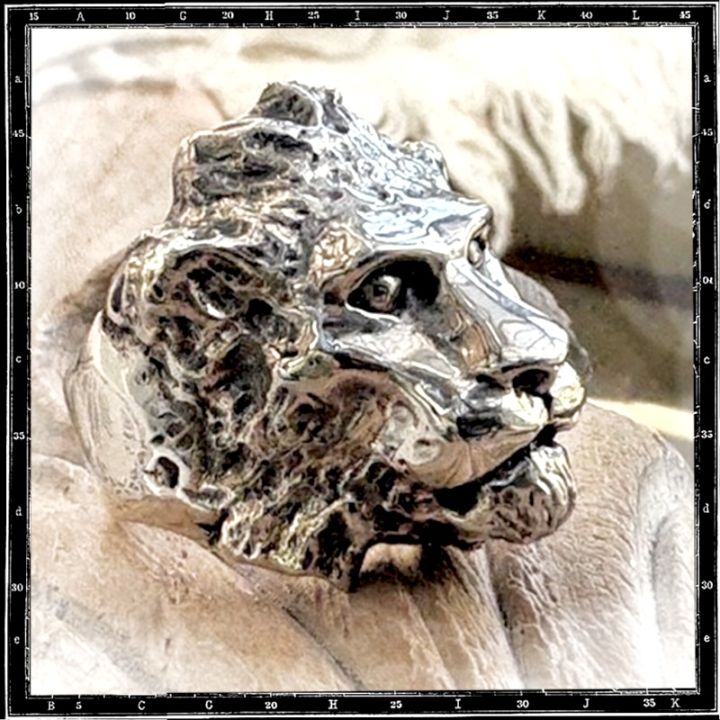 LION HEAD RING - SMALL/NEW