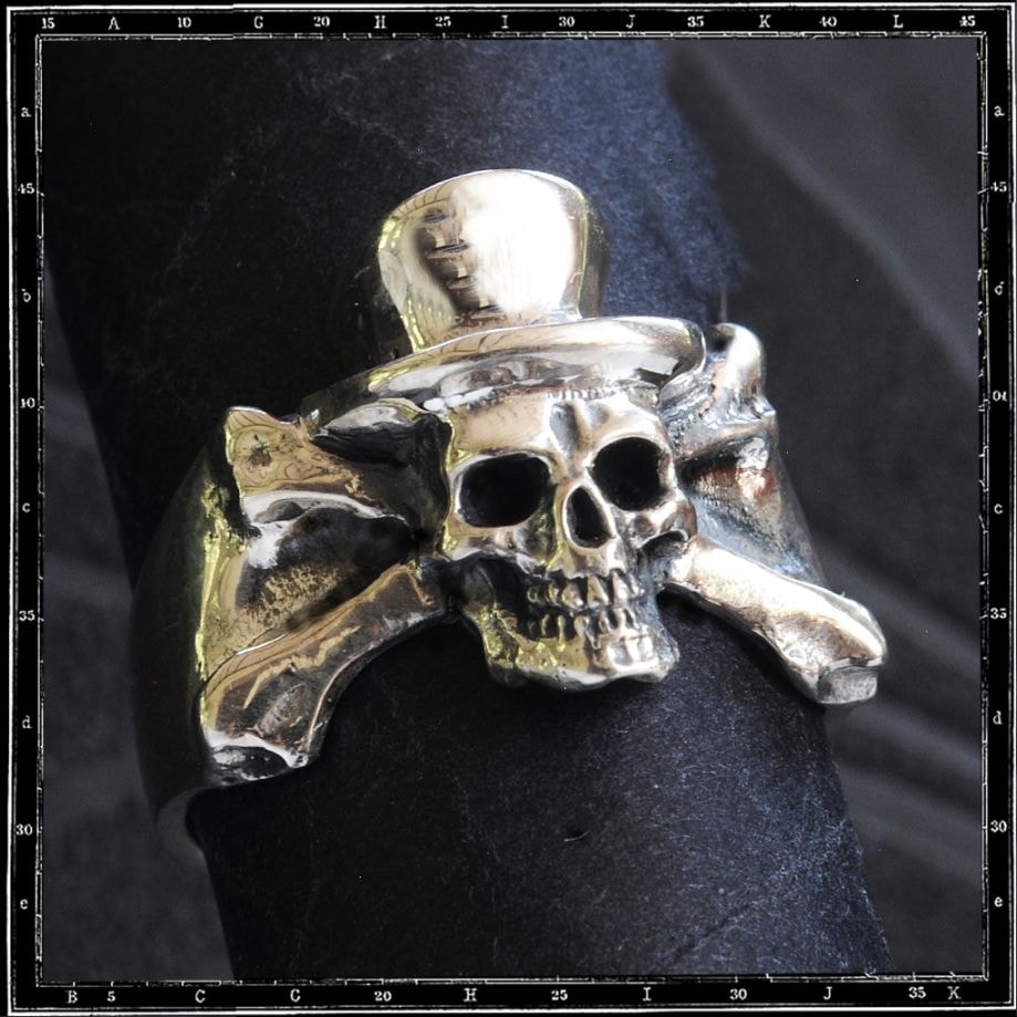 TOP HAT SKULL & CROSSBONES RING