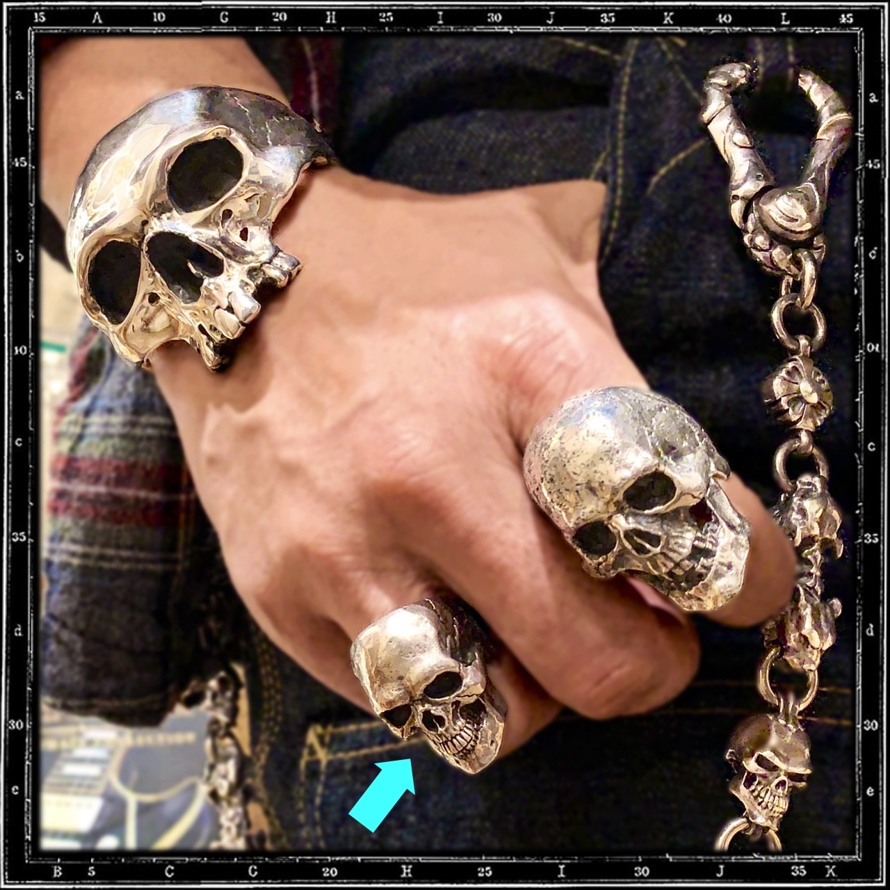 LIVE SKULL RING