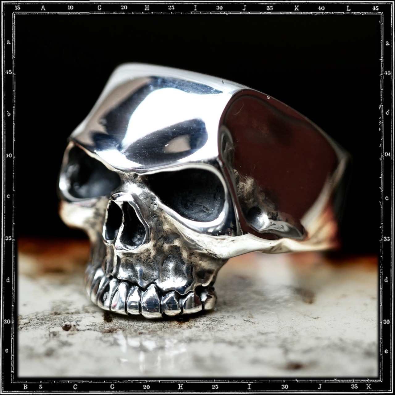 LEMOLA SKULL RING
