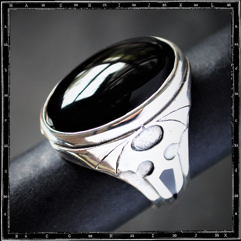 BAT WINGS STONE RING