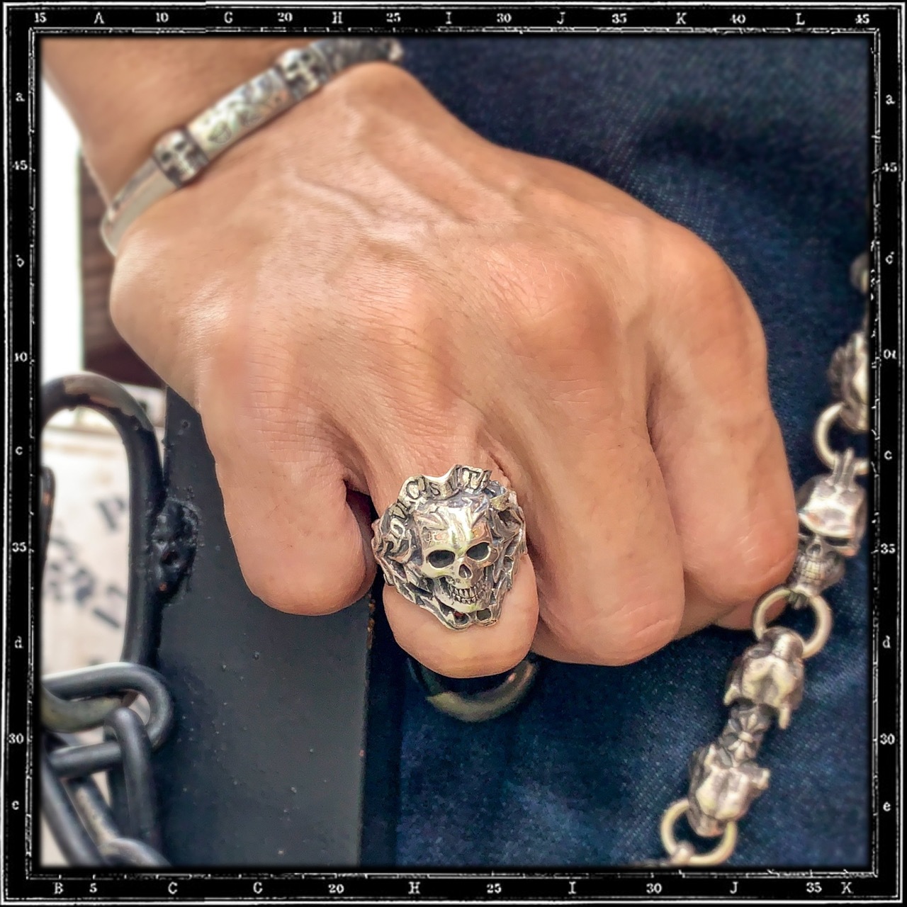 DVLCIS VITA SKULL RING