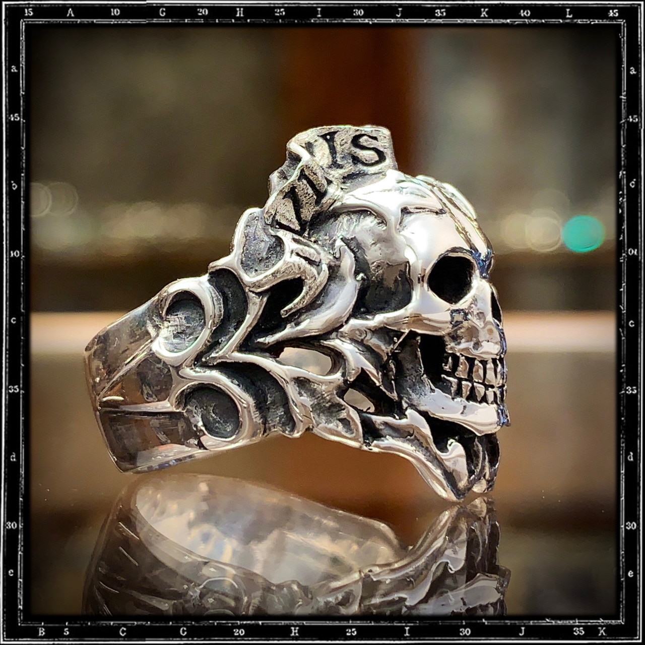 DVLCIS VITA SKULL RING