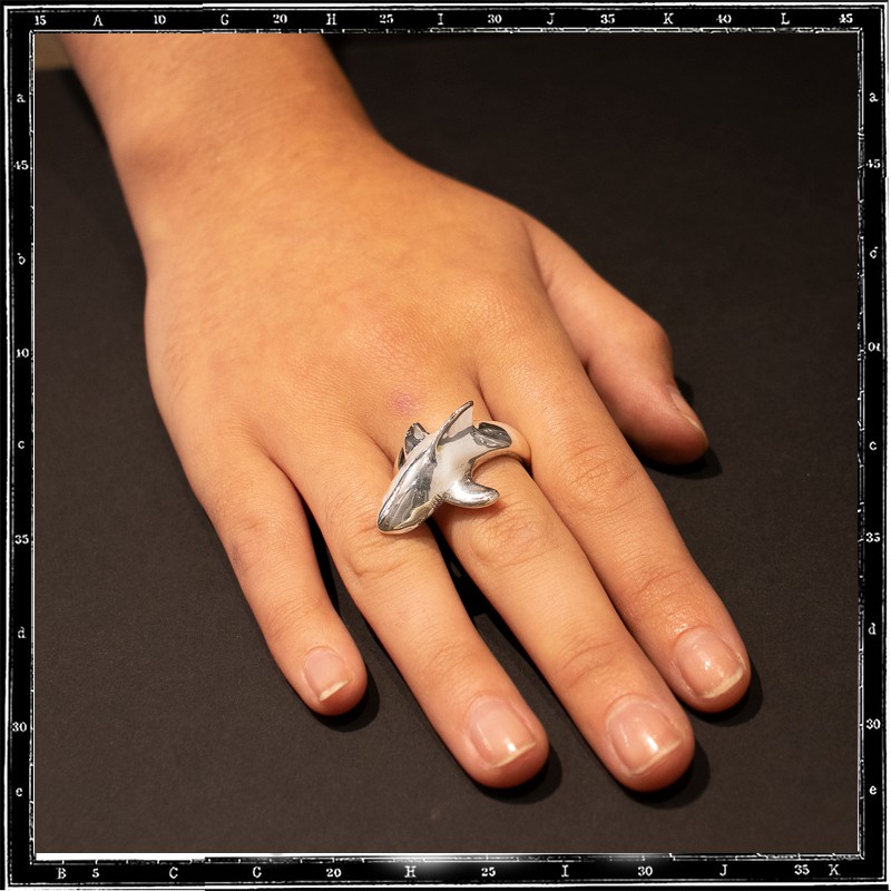 SHARK WHOLE BODY RING