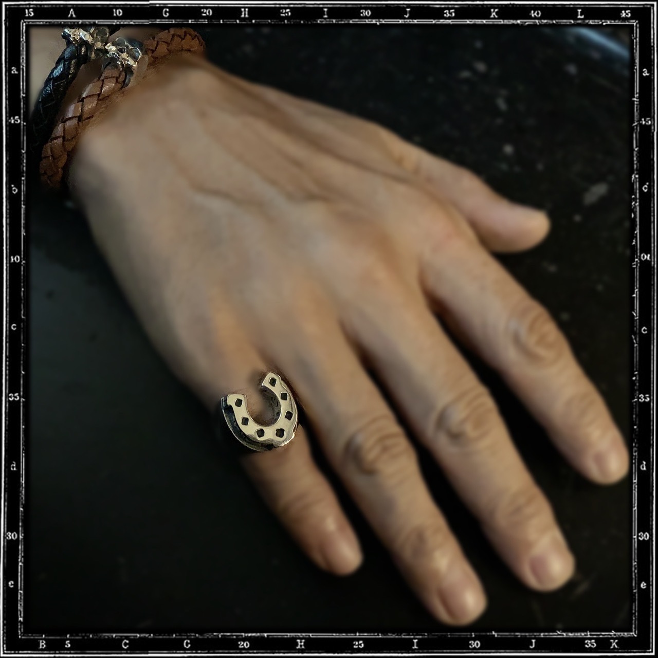 HORSESHOE RING - SMALL