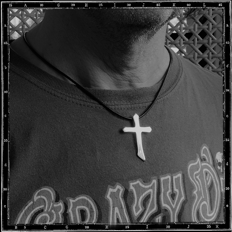 PLAIN CROSS PENDANT - MEDIUM