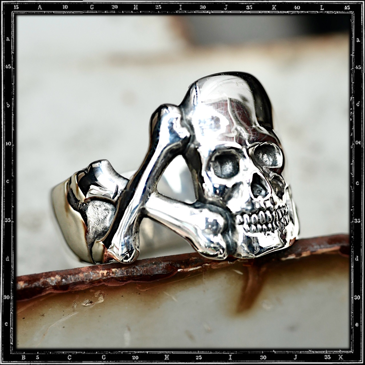 FLAT SKULL & CROSSBONES RING