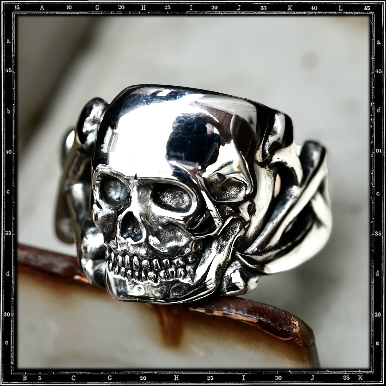 FLAT SKULL & CROSSBONES RING