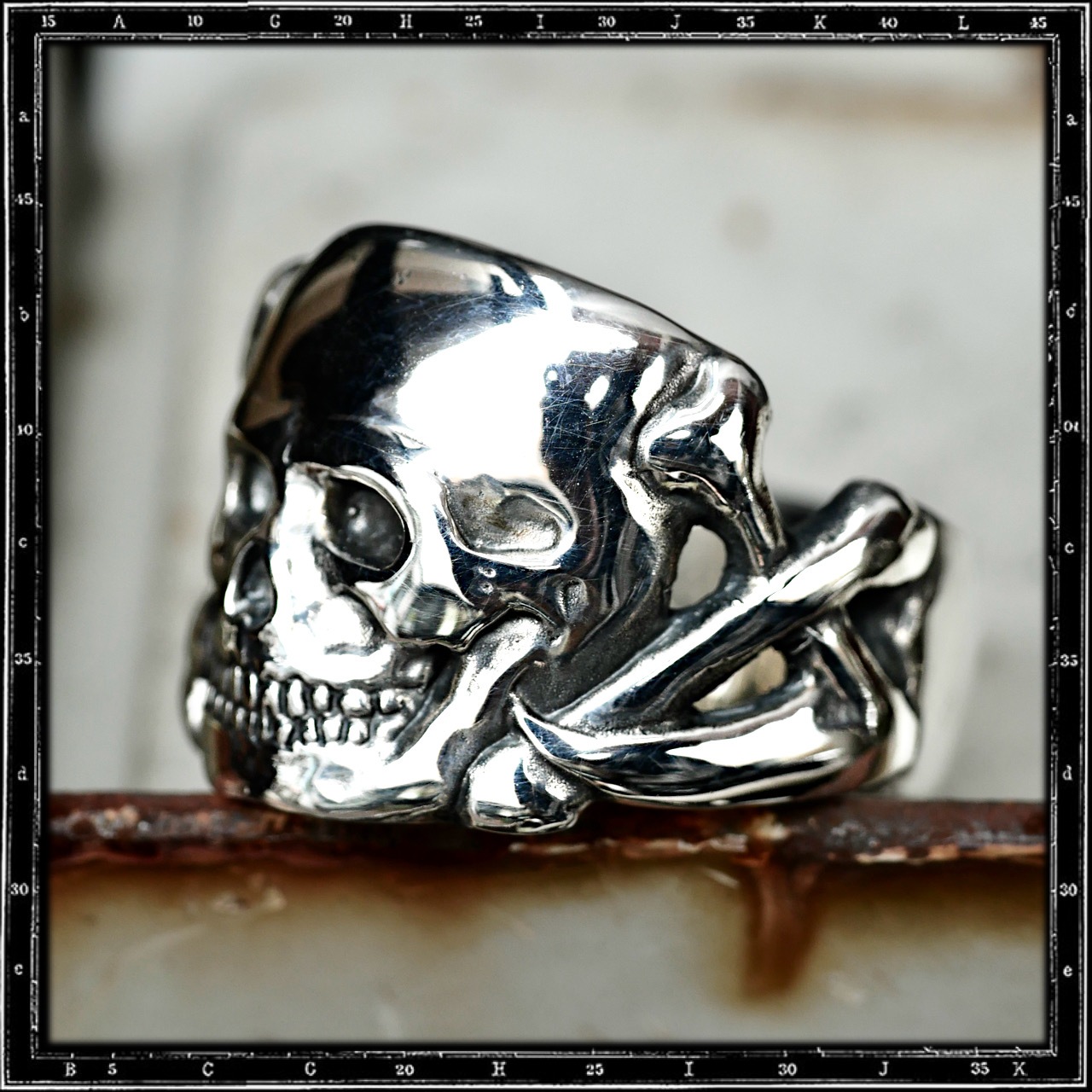 FLAT SKULL & CROSSBONES RING
