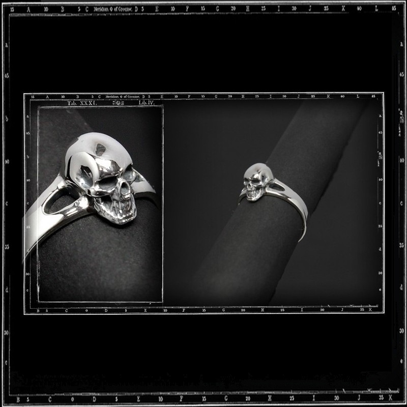 PLAIN SMALL SKULL RING