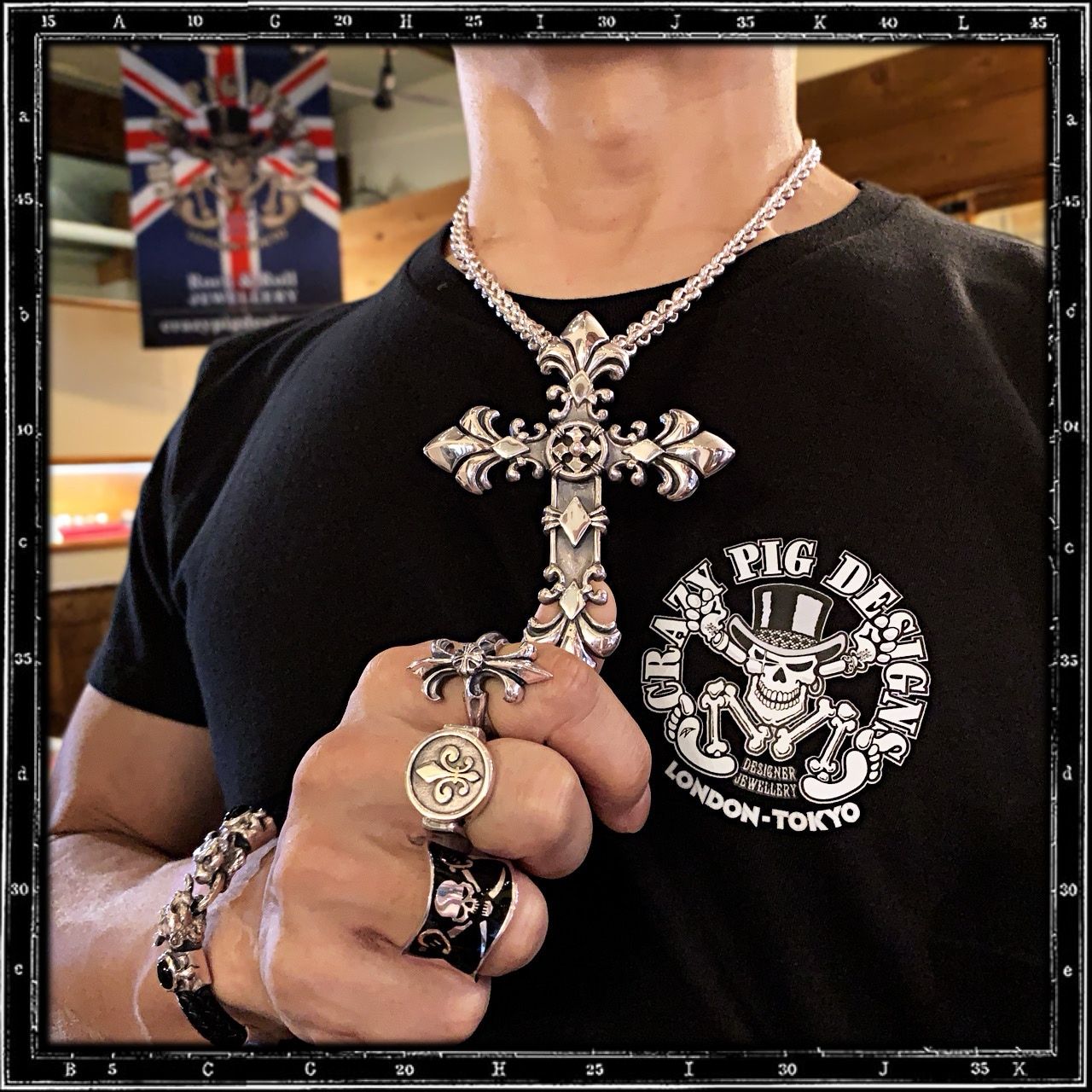 EXTRA LARGE CLASSIC CROSS PENDANT