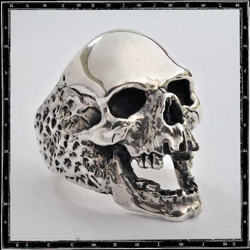 PLAGUE SKULL RING